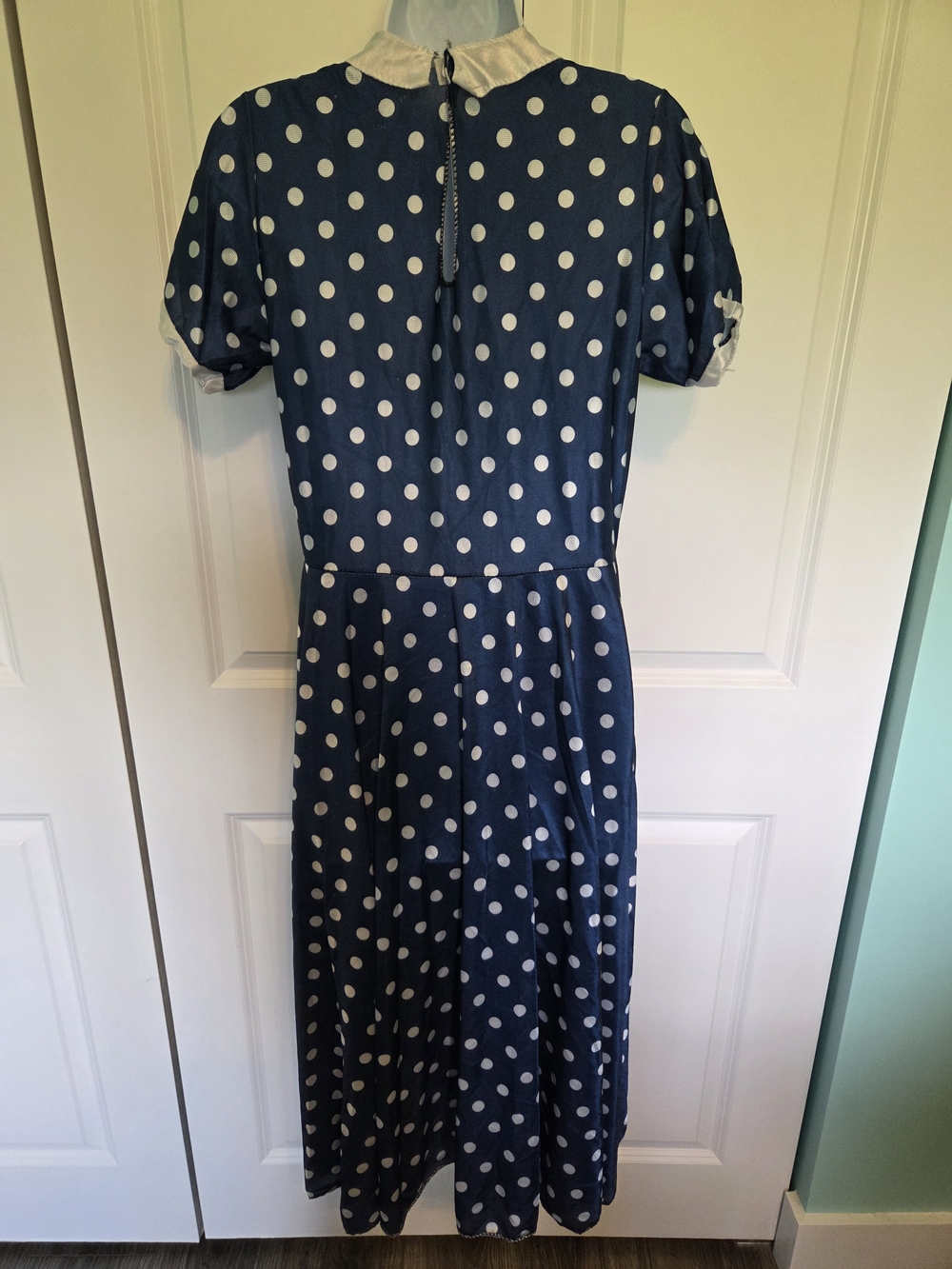 I Love Lucy Women's Costume With Wig - Picture 4 of 6